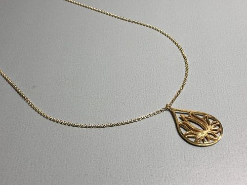 Lange Halskette vergoldet mit Lotustropfen