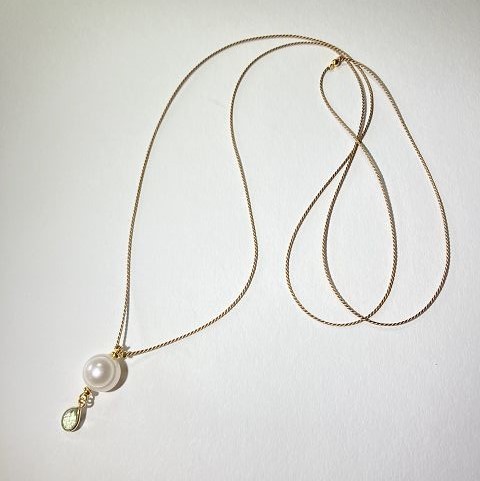 silknecklace with XL pearl and chalcedon gold plated