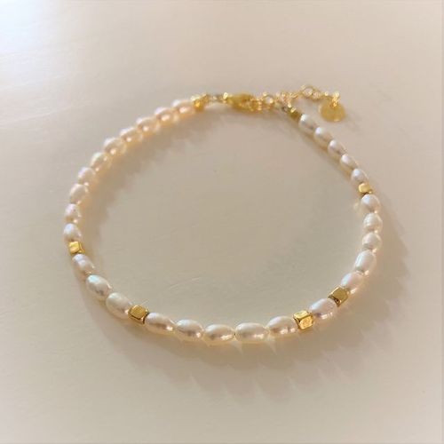 Armband Perlen mit vergoldeten Elementen